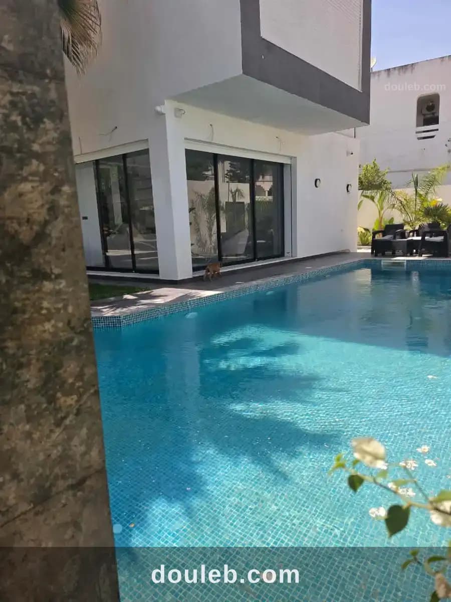 Villa tres haut standing a menzah 8 avec piscine - Miniature 4