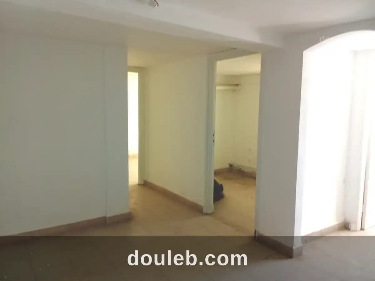 Bureau hall deux pièces au 1er étage à Tunis
