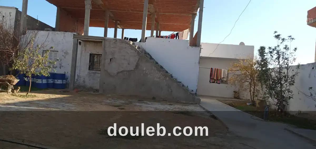 A hammamet sud maison avec étage inachevé à Nabeul