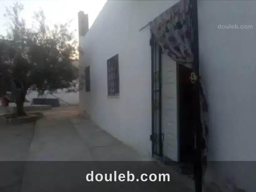 A 5 klm de yassmin hamammet une maison sur terrain à Nabeul