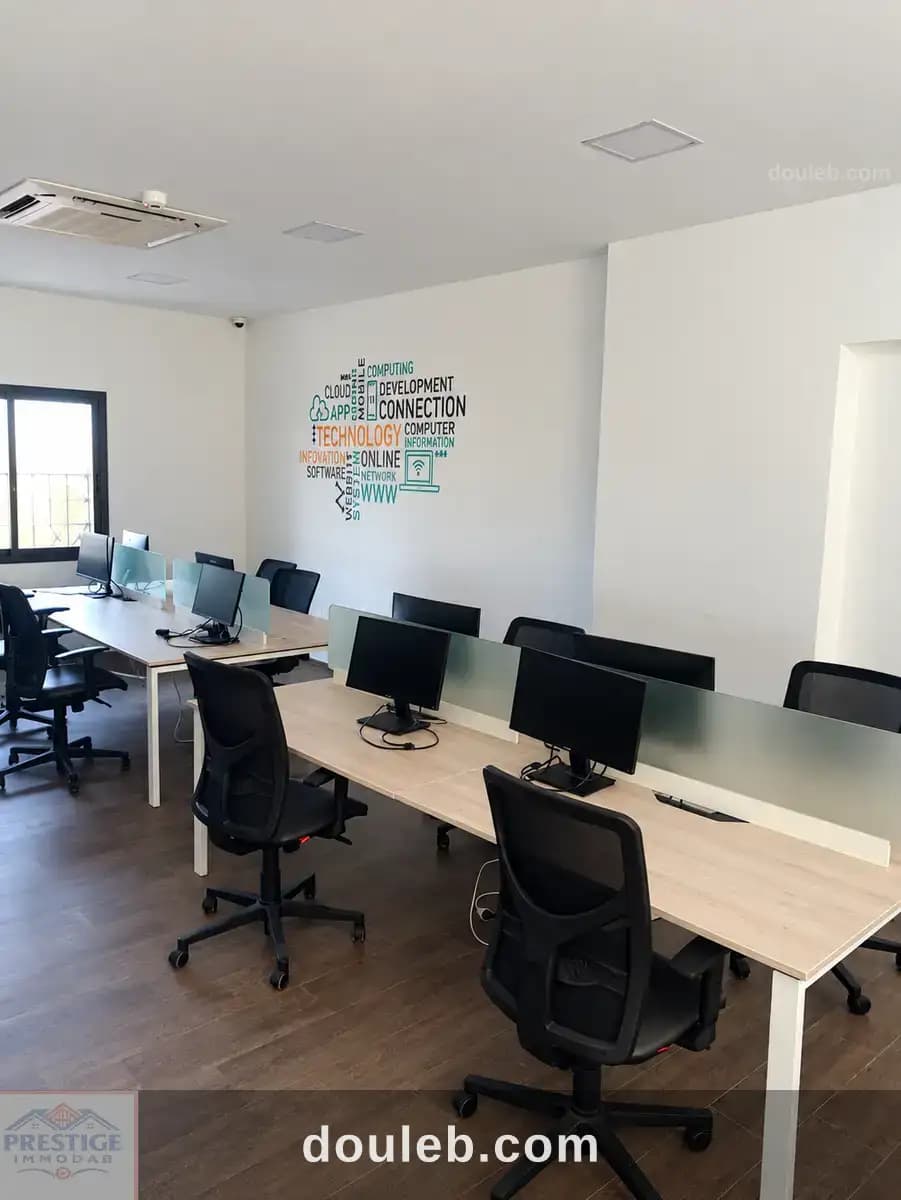 Espace professionnel avec meuble - Miniature 2