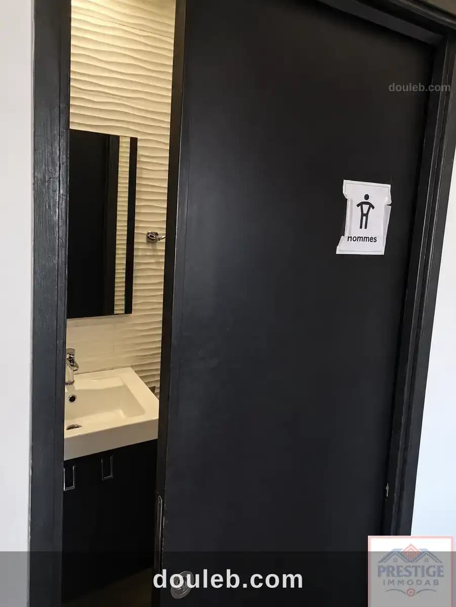 Espace professionnel avec meuble - Miniature 3