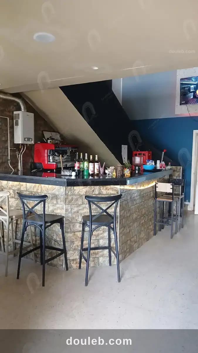 Café avec matériaux à cite el waha à Tunis