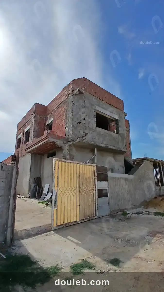 Une maison r1 inachevée à Manouba