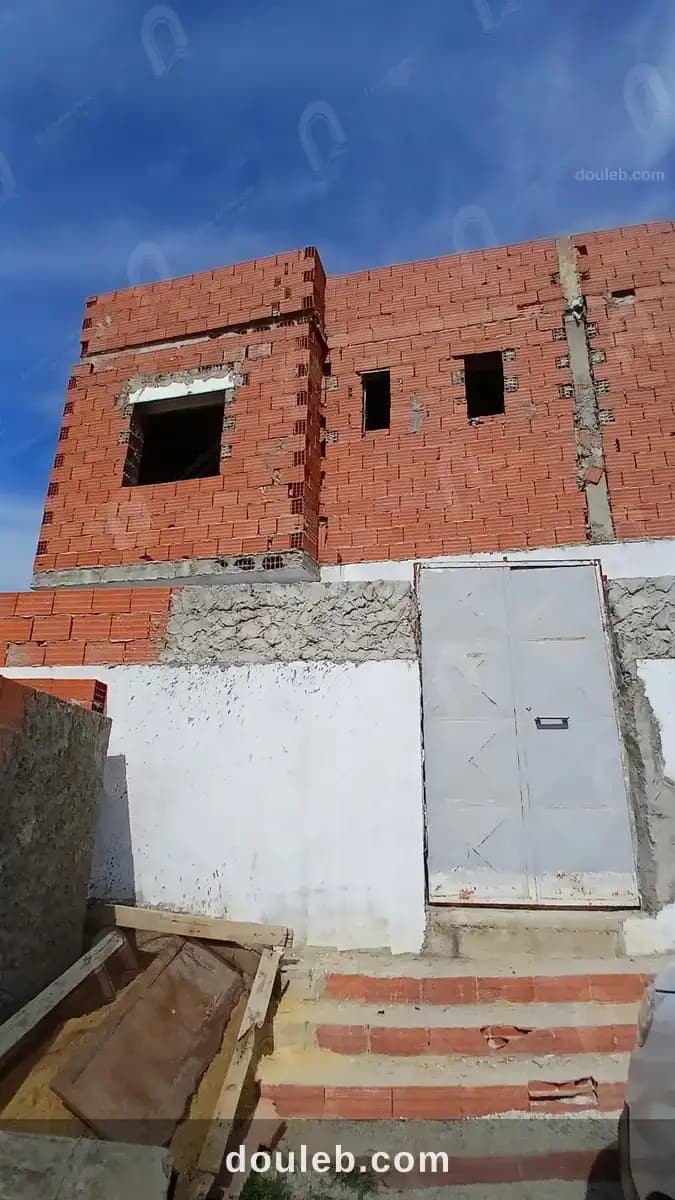 Une maison r1 inachevée - Miniature 2