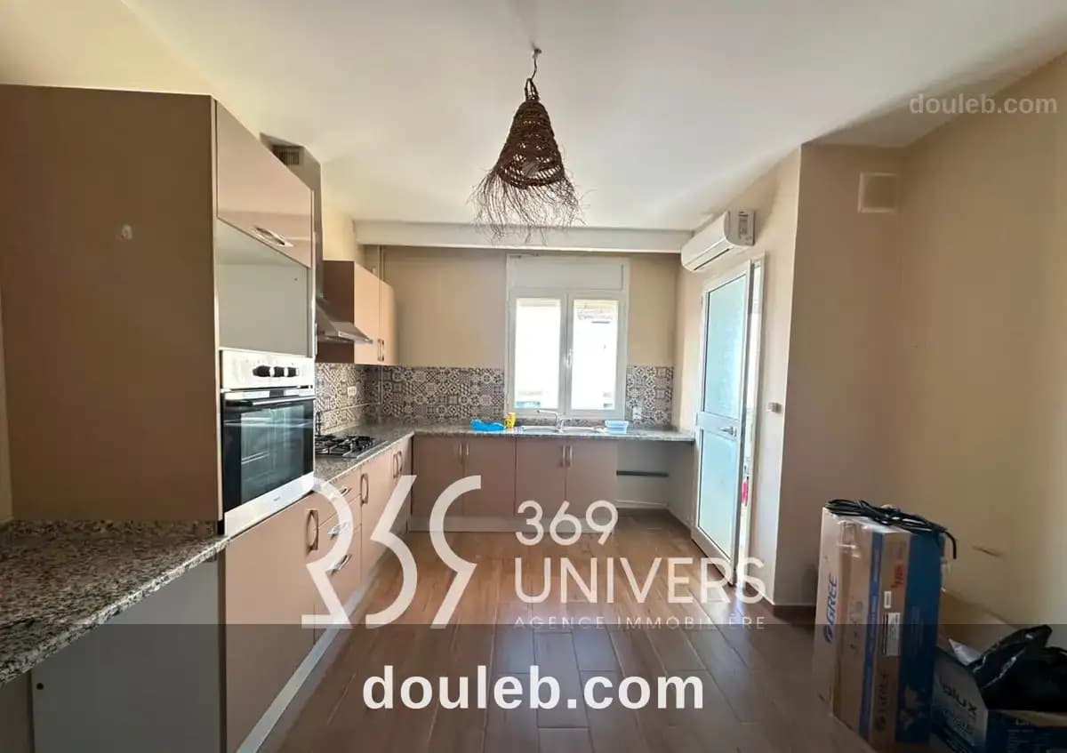 Appartement avec terrasse à la marsa ref ra189 à Tunis