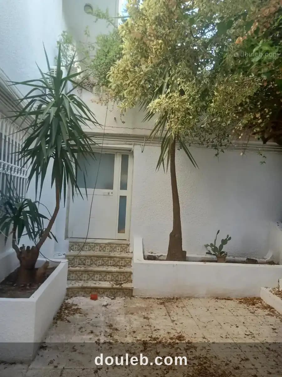 Joli s1 avec un entrée indépendante à Tunis