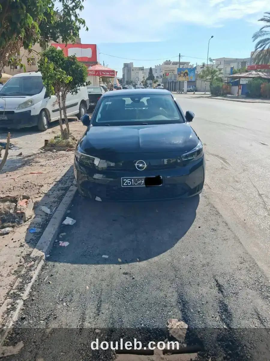 Opel corsa comme neuve à Tunis