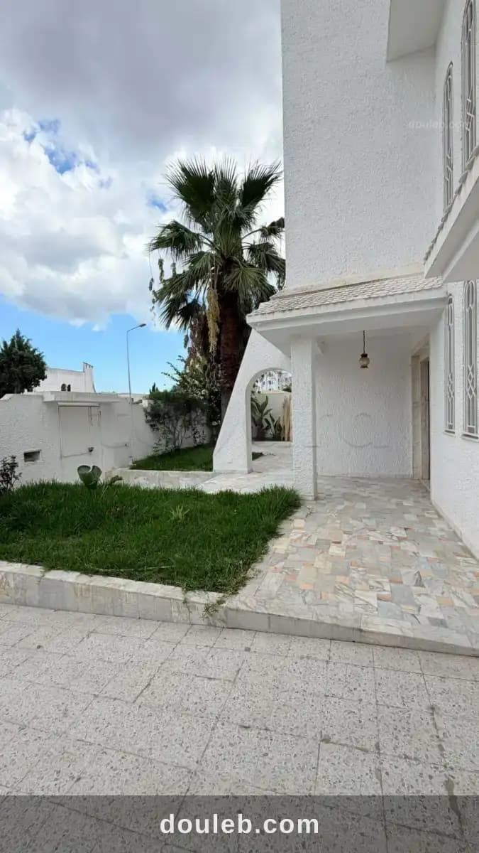 Prestigieuse villa a menzah 9a - Miniature 2