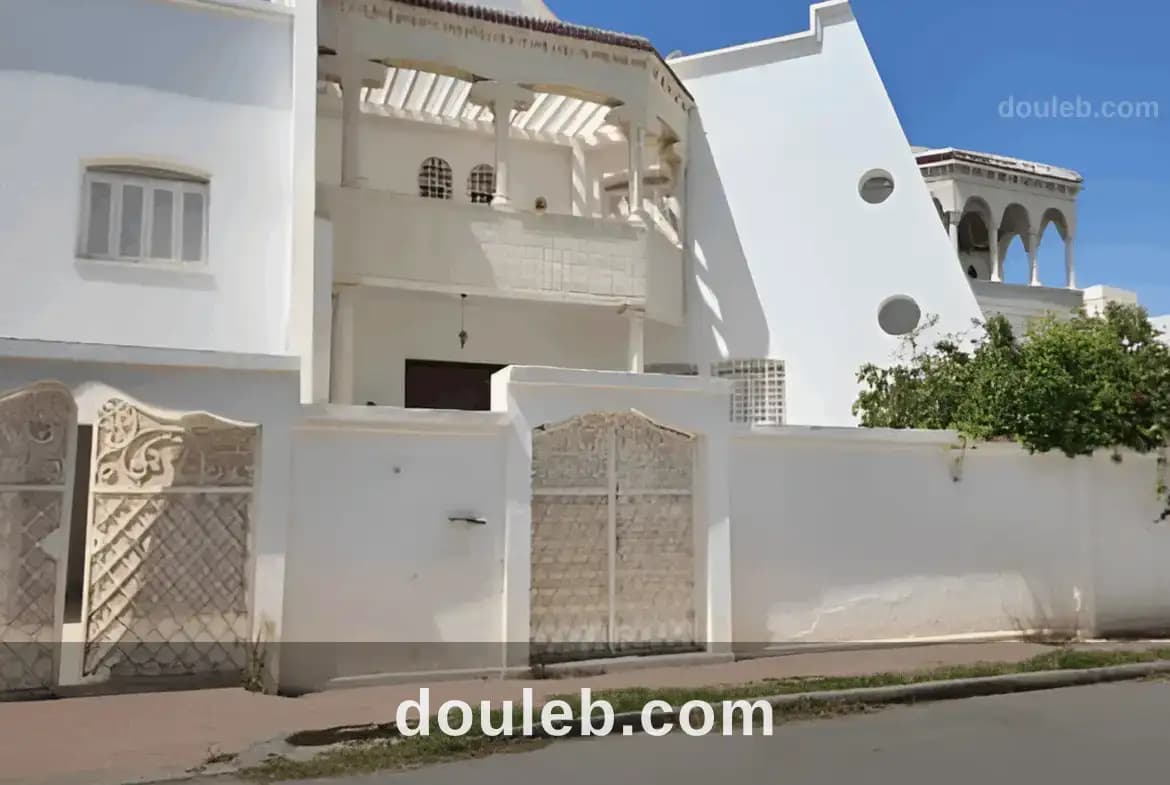 Superbe villa de 760 m a khzema ouest à Sousse