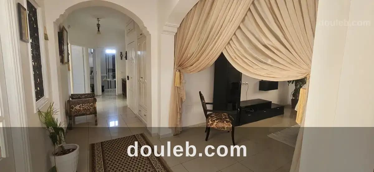 Al 2eme étage de villa s4 meublé cité chic laouina à Tunis