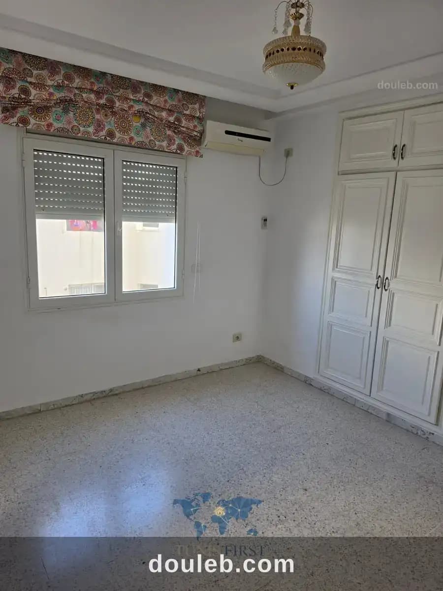 Appartement s2 vide à ennasr 2 à Ariana