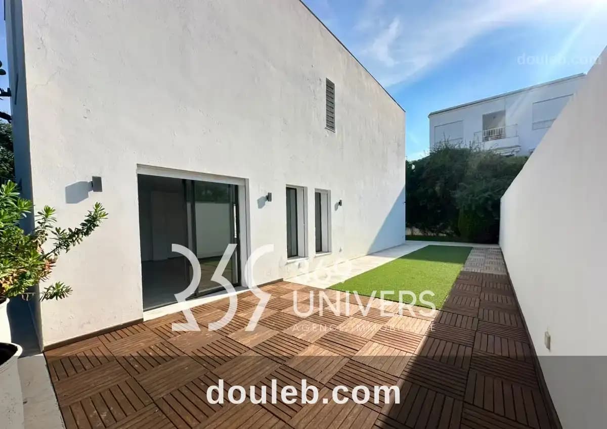 Triplex avec jardin à gammarth ref rd053 à Tunis