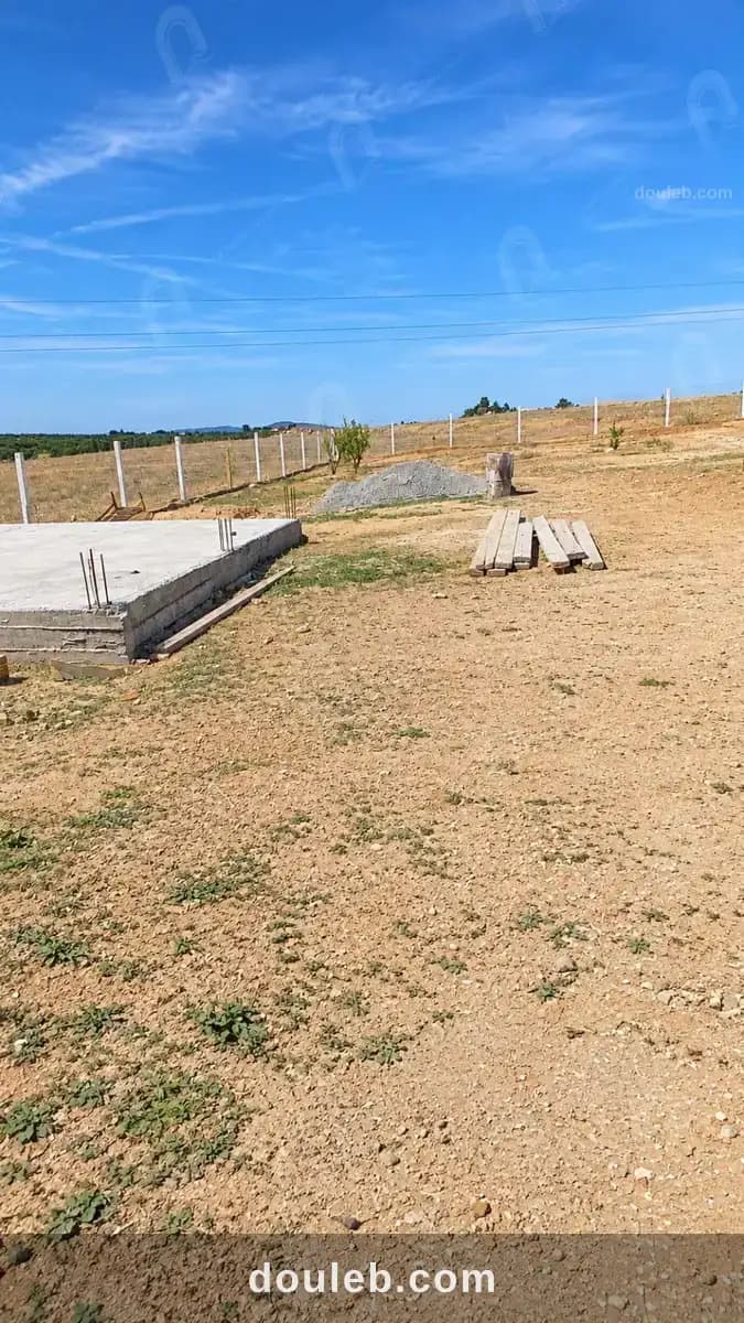 Un terrain de 1440m2 a borj el amri - Miniature 4