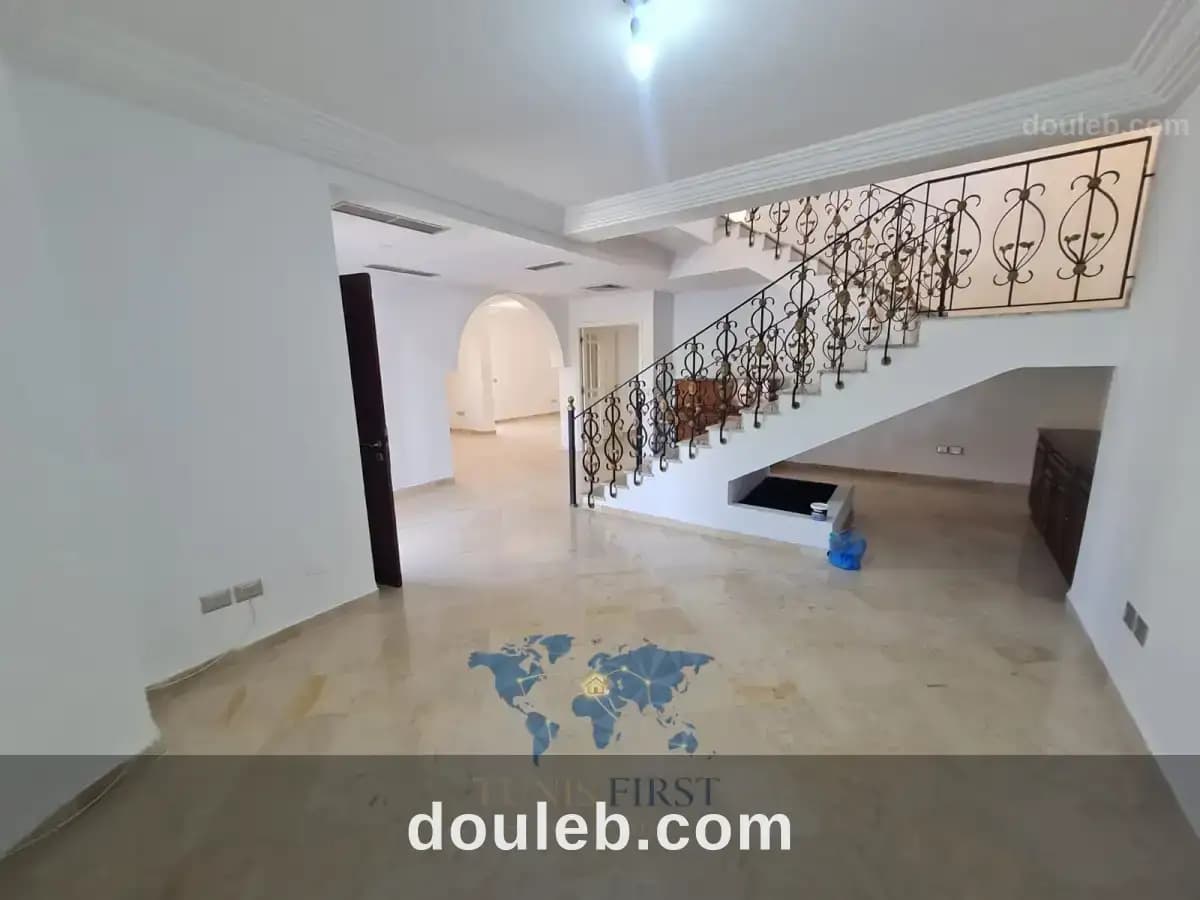 Villa jumelée vide à cité el moez la marsa à Tunis
