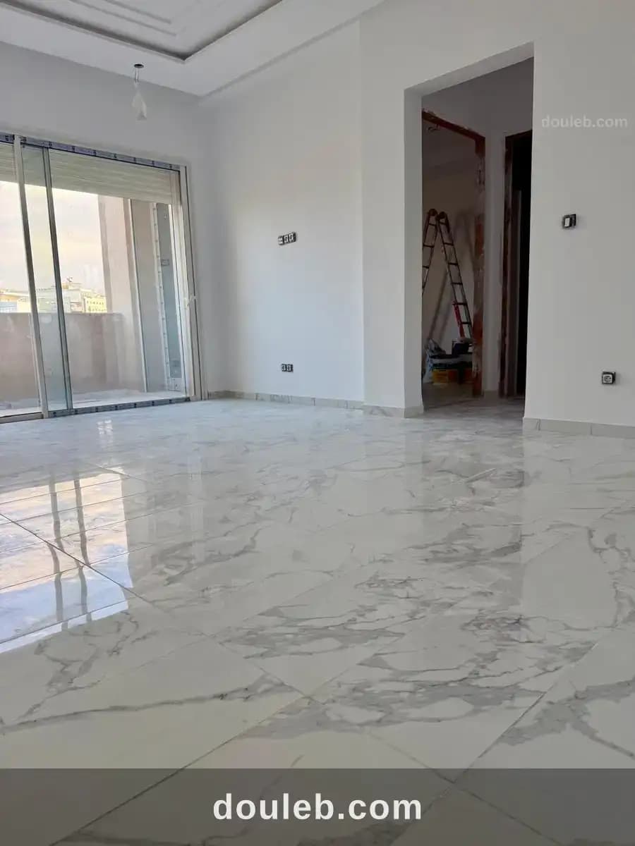 Bel appartement s2 neuf à aïn zaghouan sud à Tunis