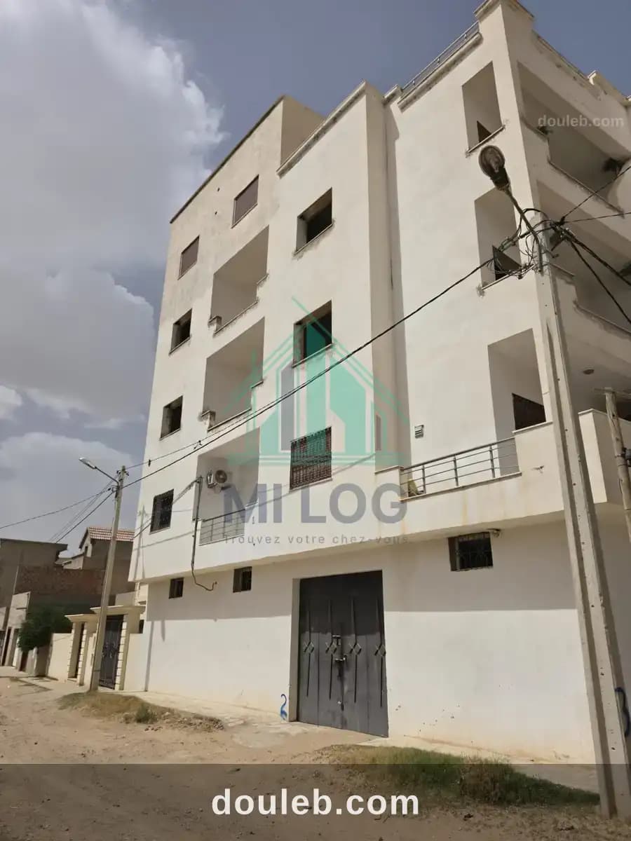 Immeuble de 4 étages à cité koudhat kasserine à Kasserine