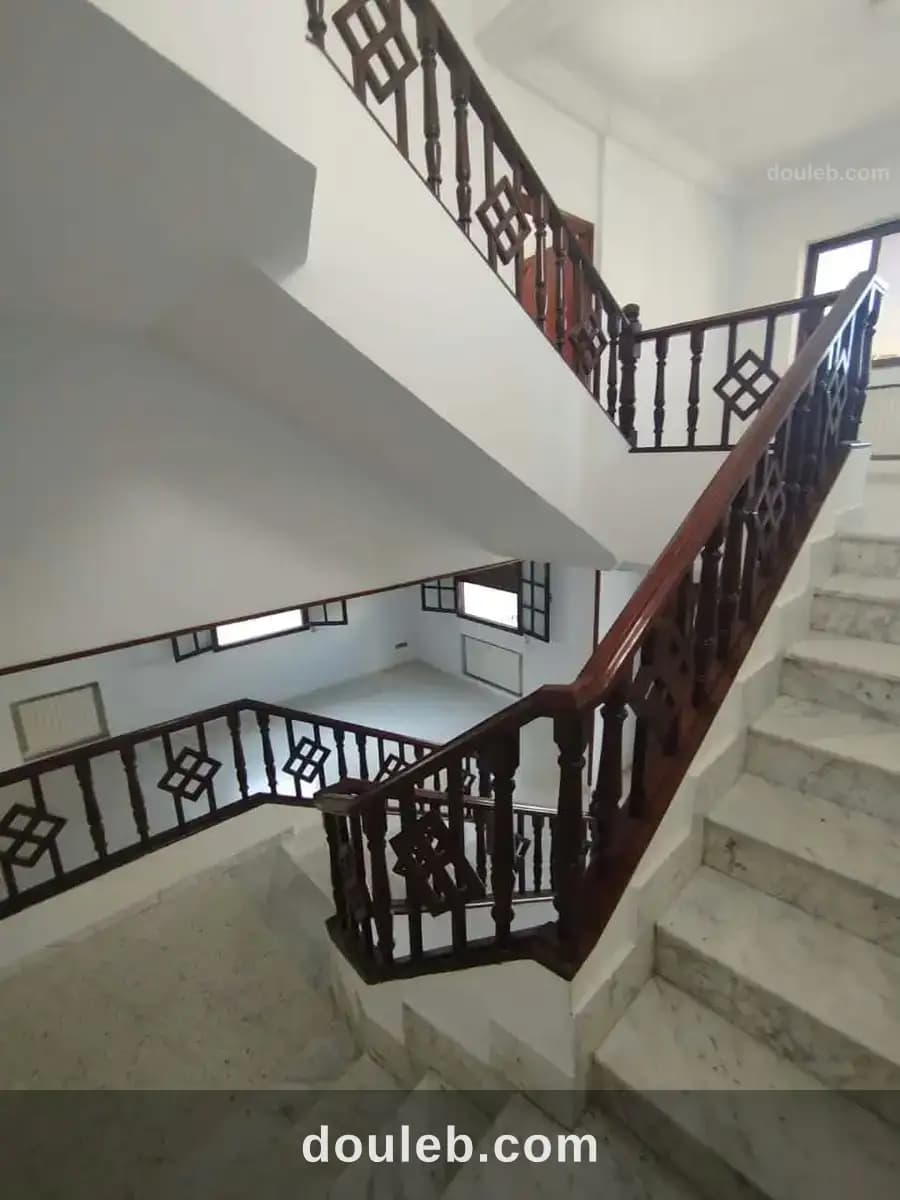 Ennasr 2 grande villa avec jardin à Ariana