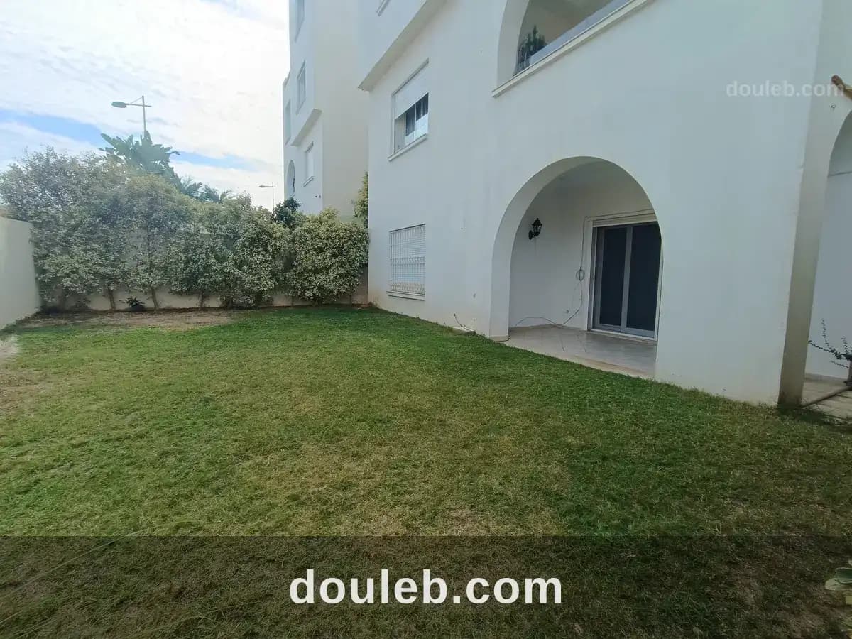 Marina gammarth appart s3 ht stg avec jardin à Tunis