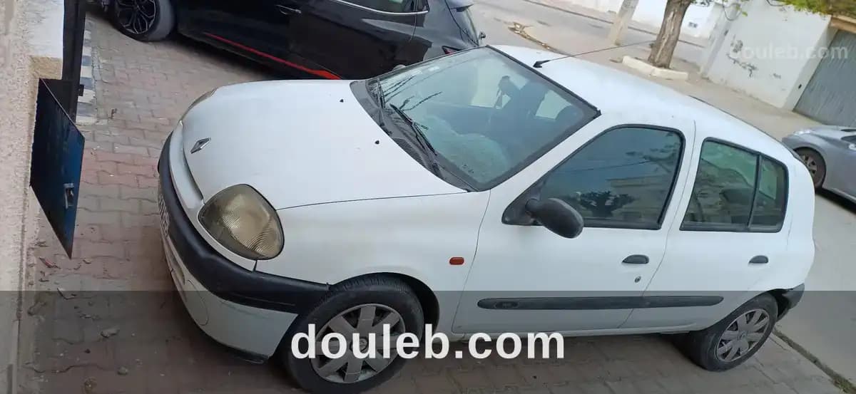 A v clio bombé 4 ch essence à Ben Arous