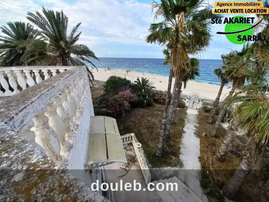 Villa pieds dans l'eau et piscine chott mariem à Sousse