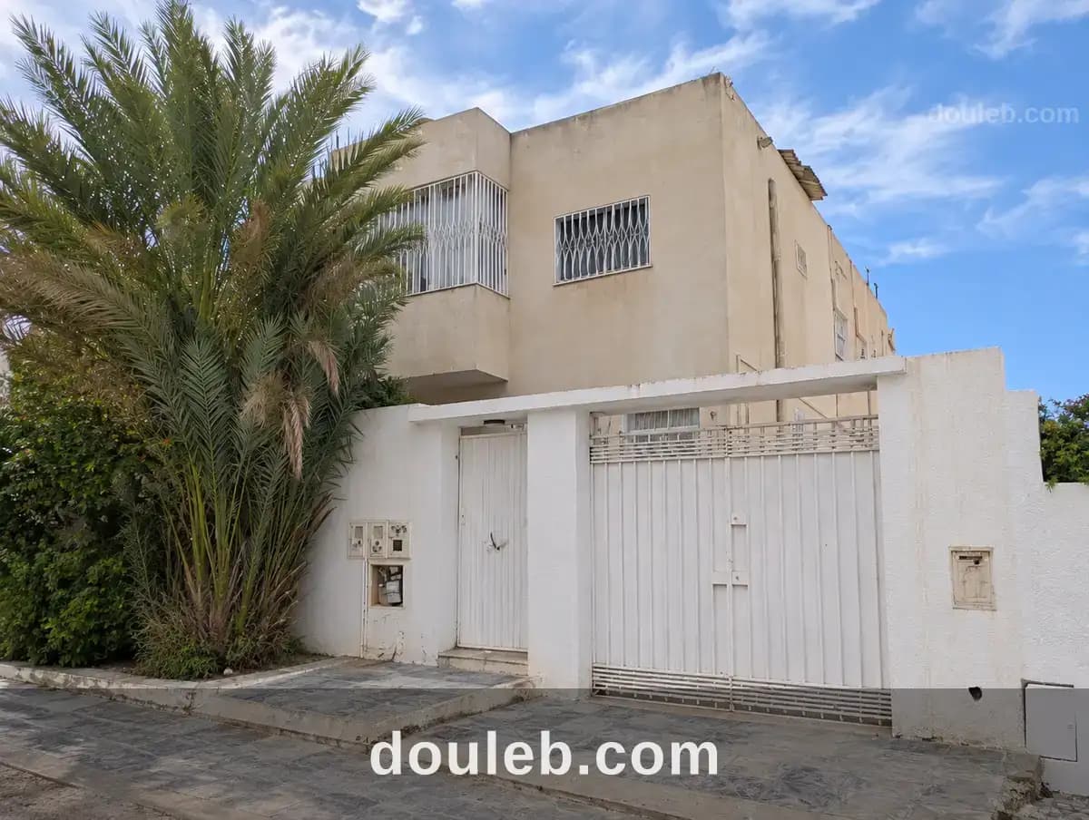 Villa sur 3 niveaux à Ariana