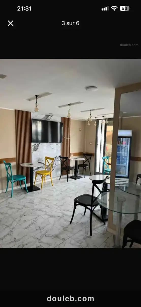 Cafétéria et mur à Ben Arous