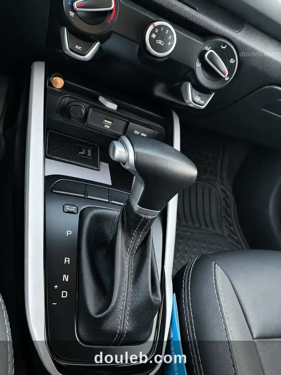 Kia rio berline - Miniature 2