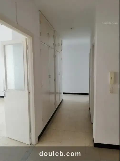 Appartement spacieux et lumineux bien placé à Sfax