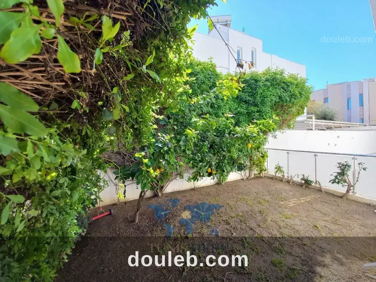 Appartement s2 vide aux jardins de carthage à Tunis
