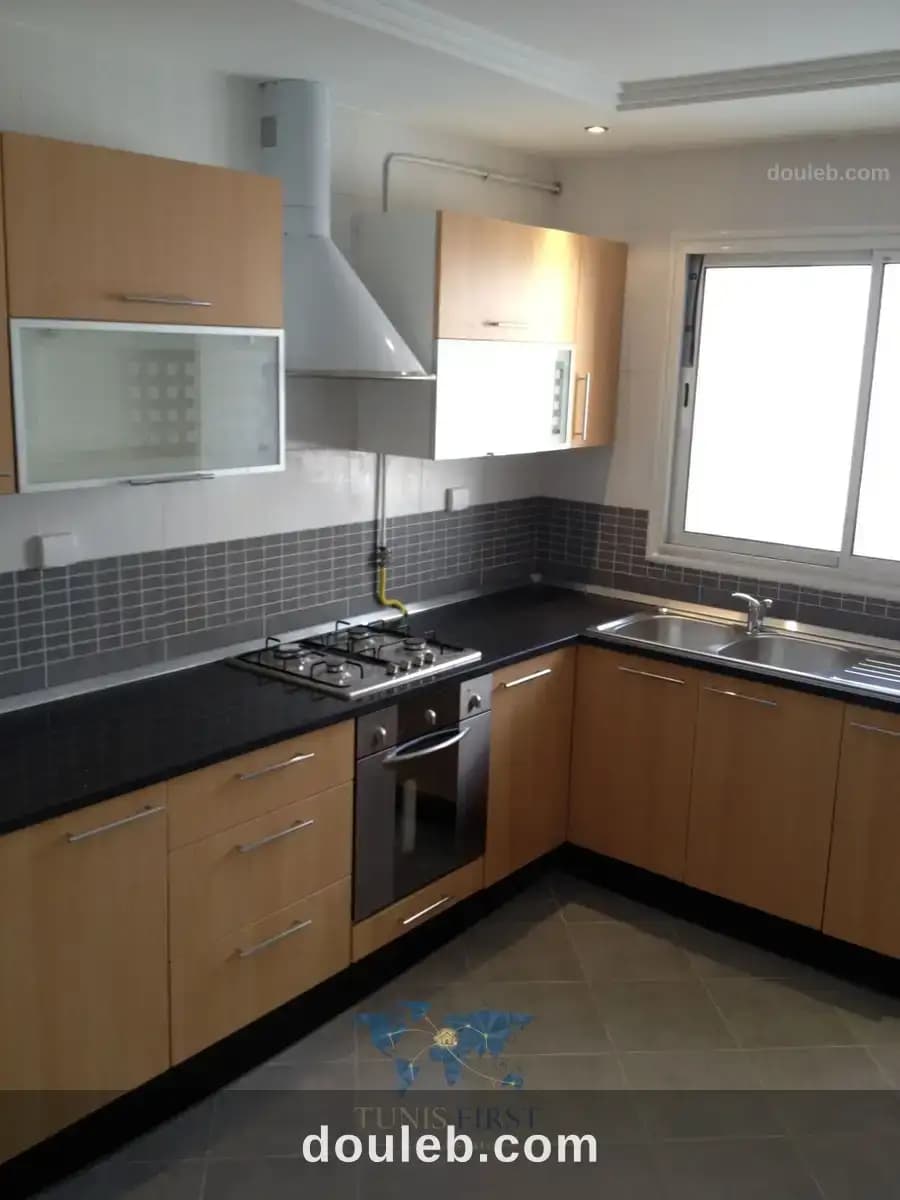 Appartement s2 vide aux jardins de carthage - Miniature 3