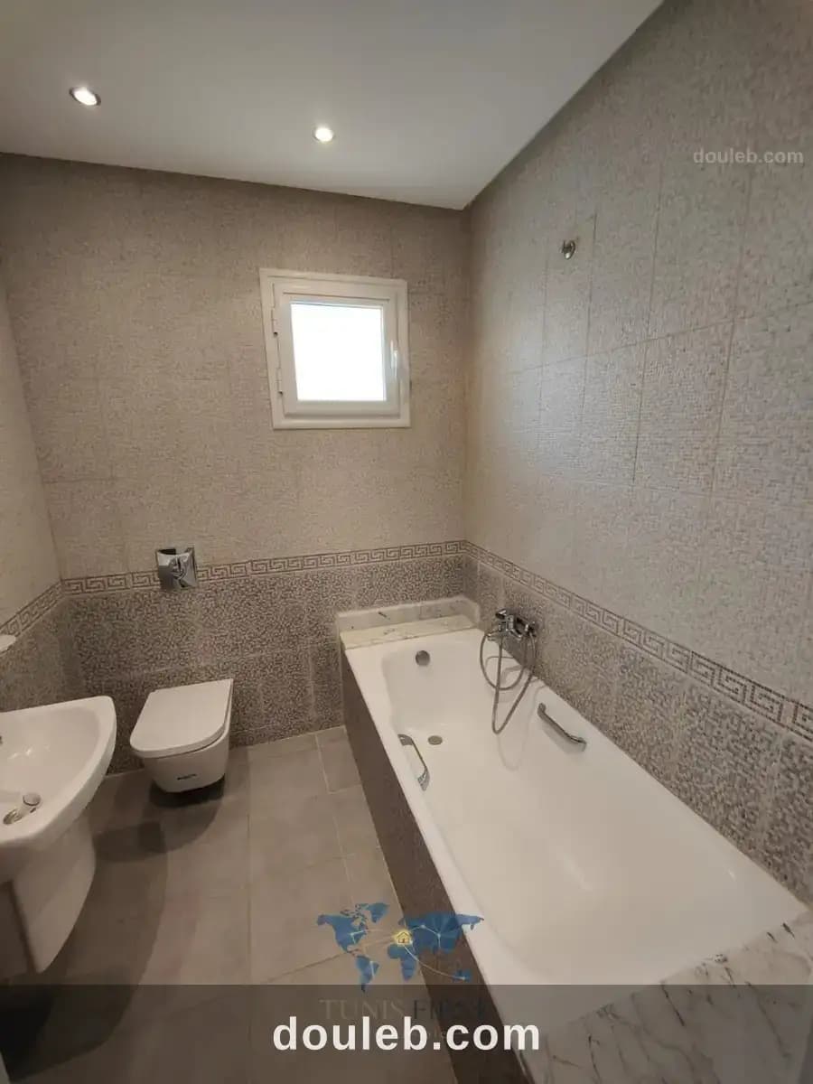 Appartement s2 vide aux jardins de carthage - Miniature 4