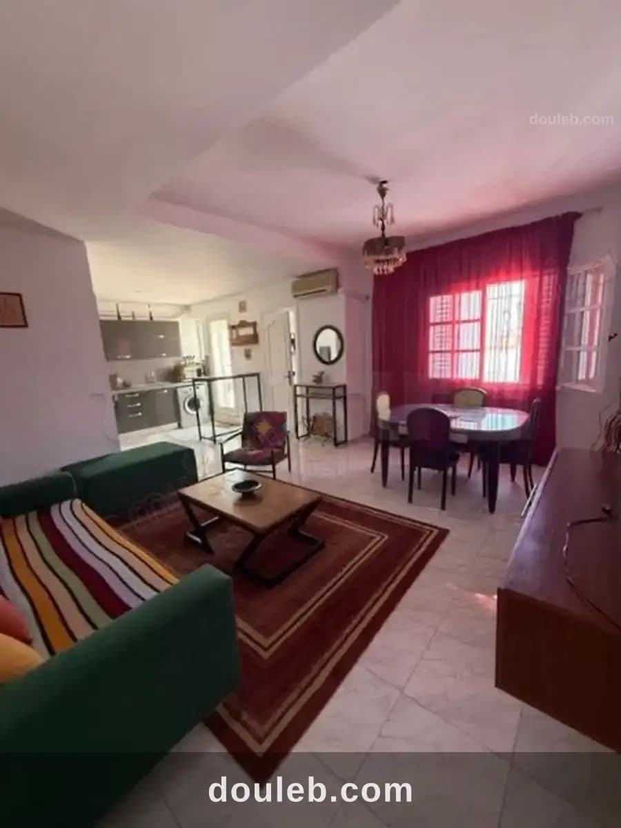 Un studio s1 meublé avec terrasse - Miniature 3