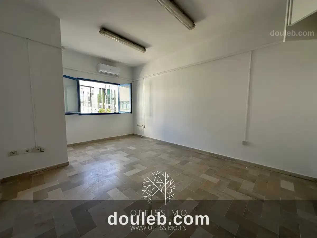 Bureau 5 pieces aux berges du lac 1 disponible à Tunis