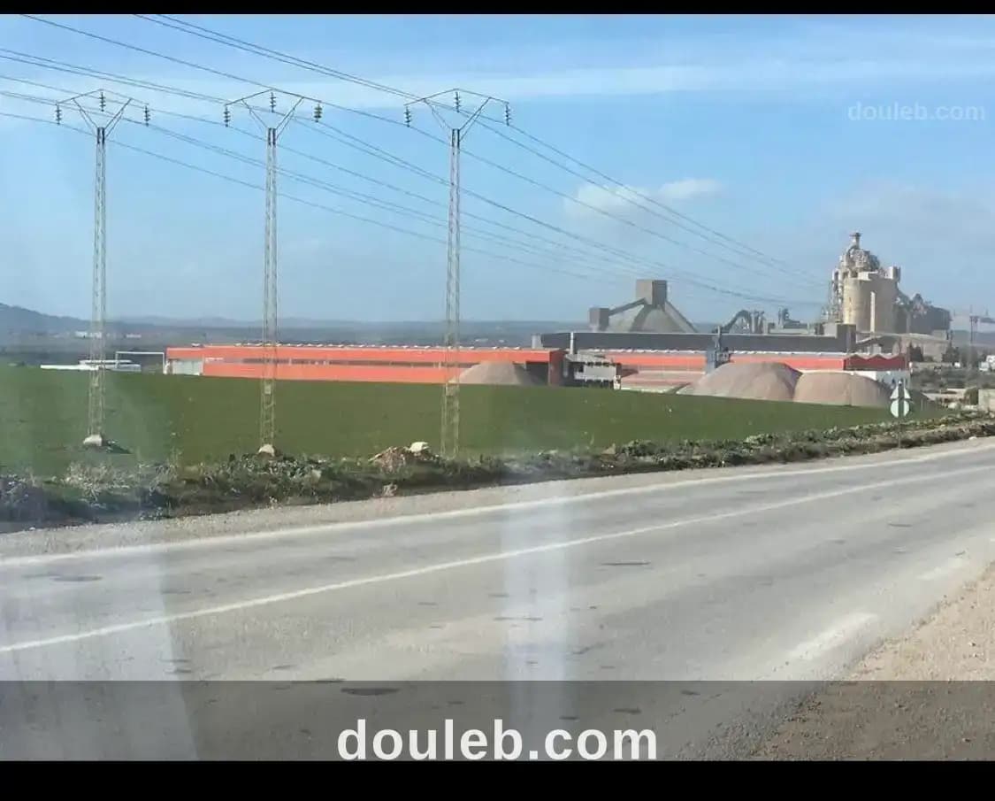 1 hect 800 m avec 100 m facade au bord rr 624 - Miniature 4