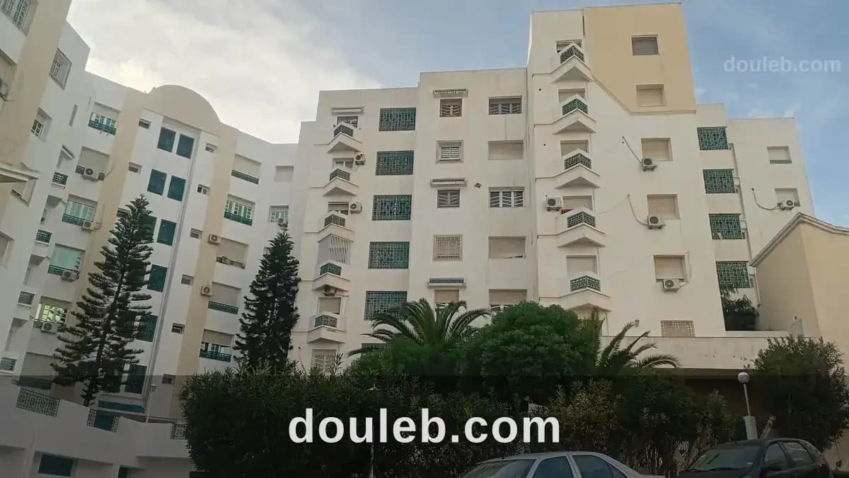 Ennasr 2 agréable s1 meublé avec place parking à Ariana
