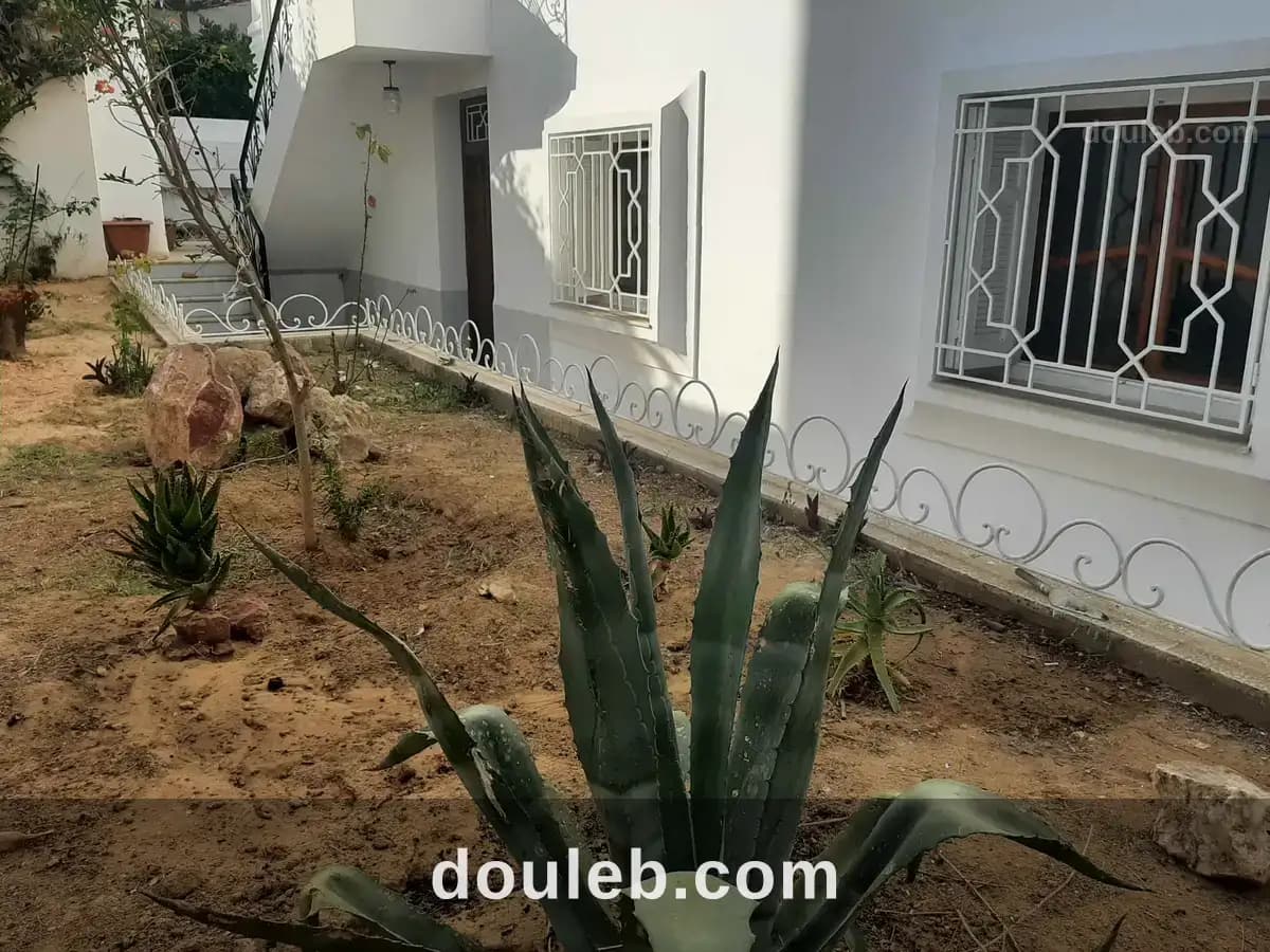 Premier etage villa s4 ennasr à Ariana