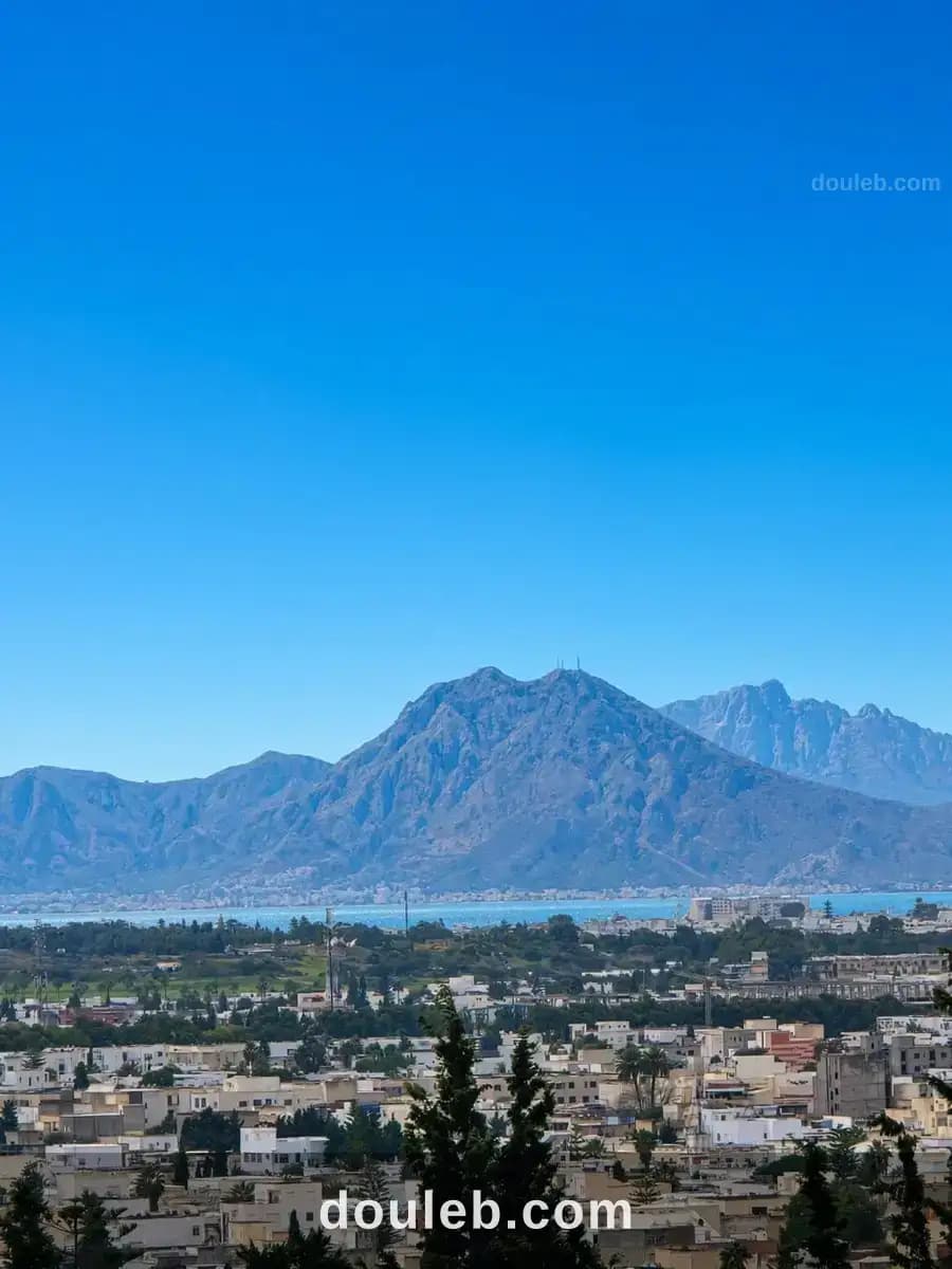 Terrain de rêve avec vue panoramique lointaine à Tunis