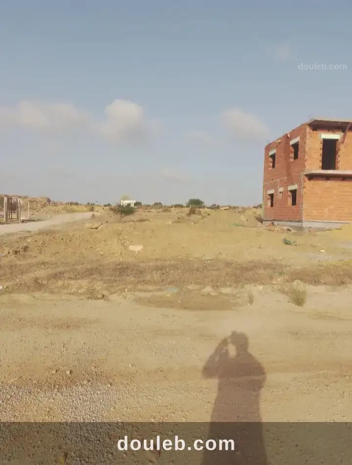 Lot 366m deux façades campagne hammamet à Nabeul