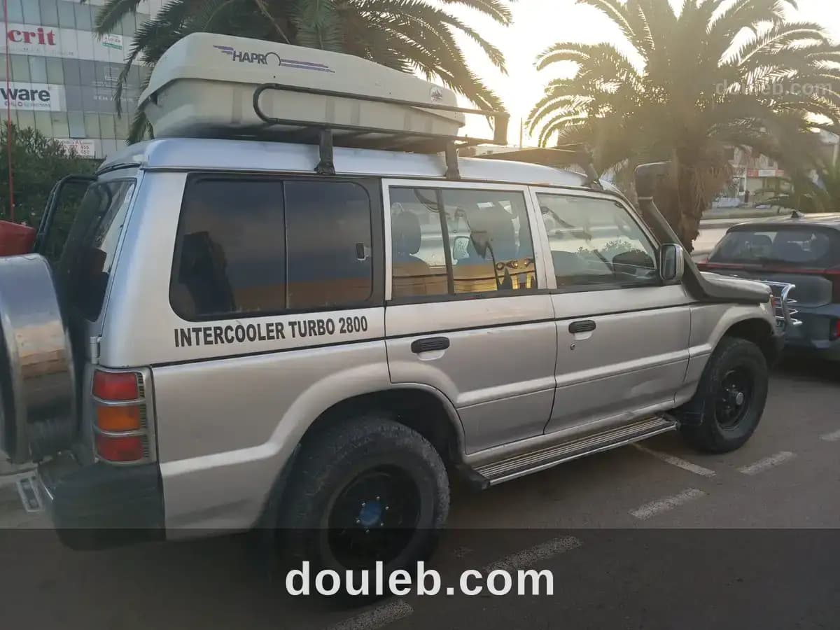 Mitsubishi pajero à Tunis