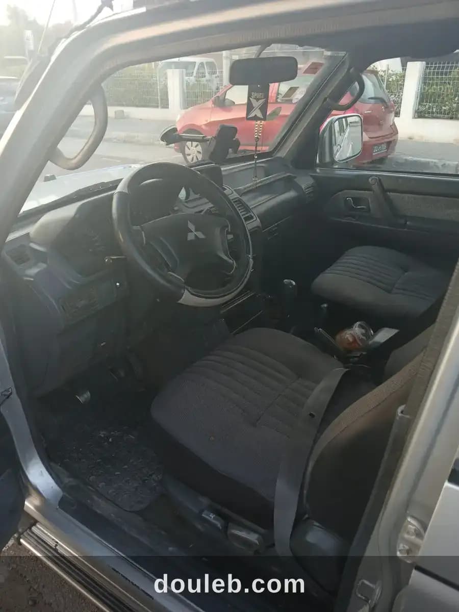 Mitsubishi pajero - Miniature 2