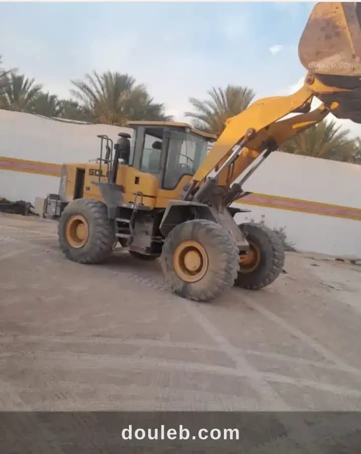 Deux engins de chantier à Ariana