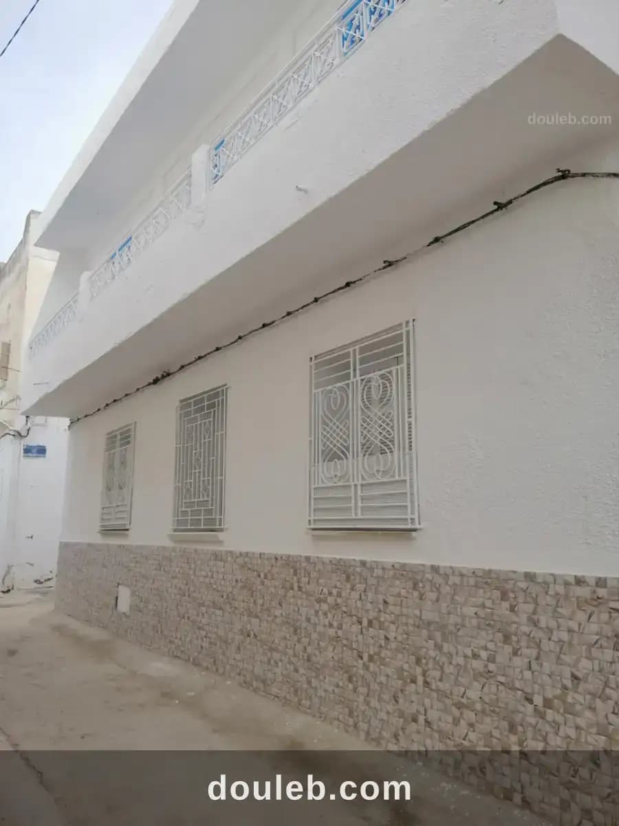 Grande batiment contient 2 maison s3 rc 1ere etage - Photo 1