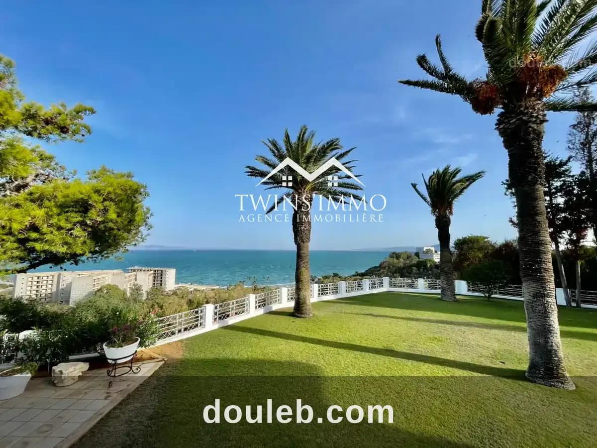 Villa de prestige avec une vue mer panoramique - Photo 1