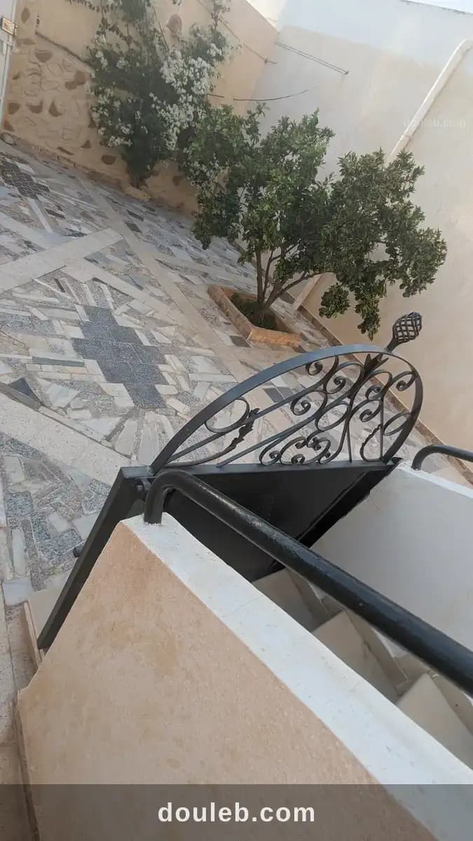 Villa avec un parking sécurisé - Photo 1