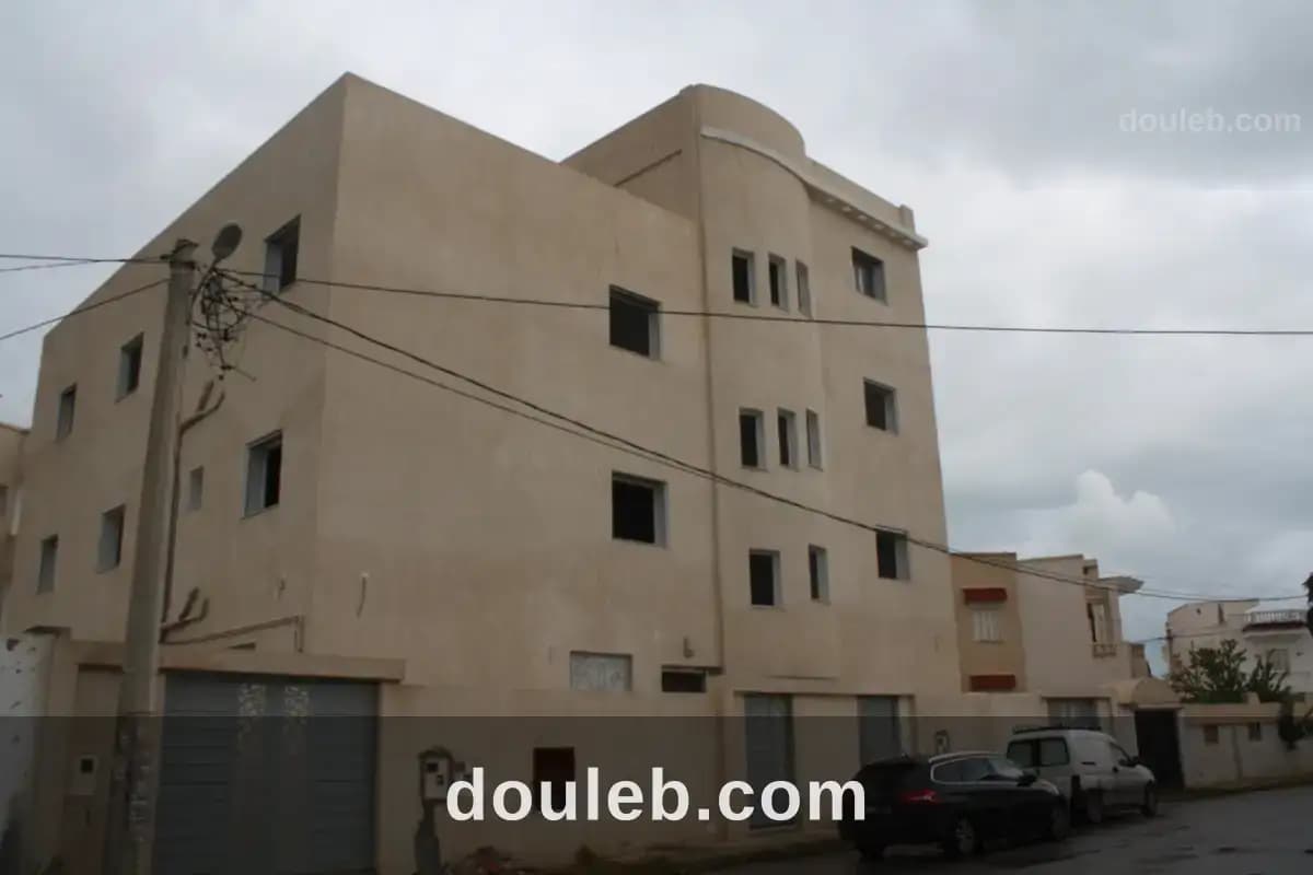 Ecole prive immeuble à deux étage 6 appartement - Photo 1