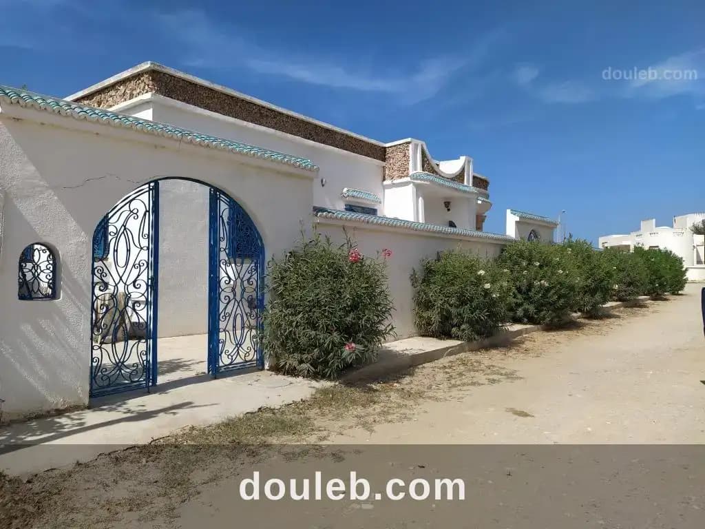 Villa 220m2 batie terrain 640m2 3 facades vue mer - Photo 1