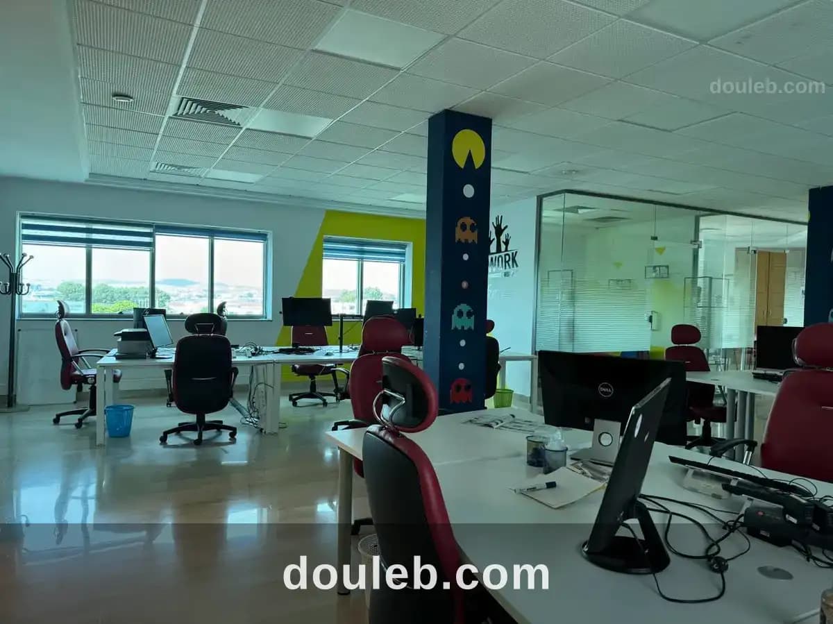 Très joli bureau 258 m2 au lac avec vu aéroport - Photo 1
