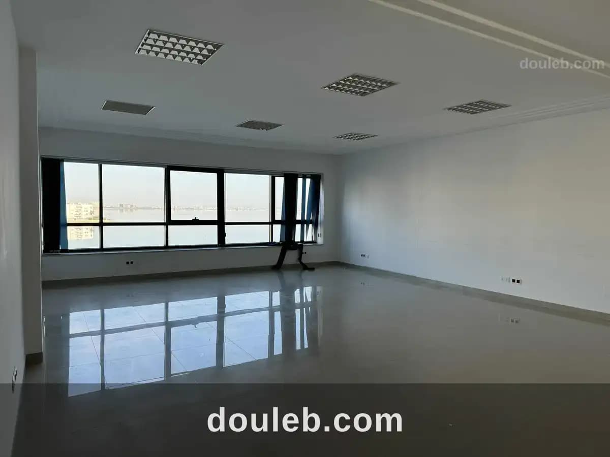 Super bureau 650 m2 avec vue sur lac - Photo 1