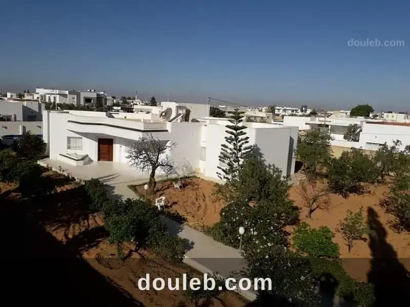 'villa sur grand terrain - Photo 1
